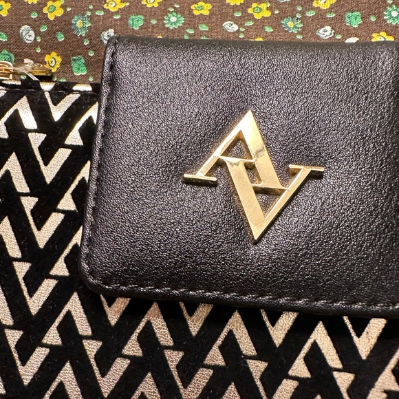 Adrienne Vittadini, NWT Wallet, Mettalic - Picture 4 of 15